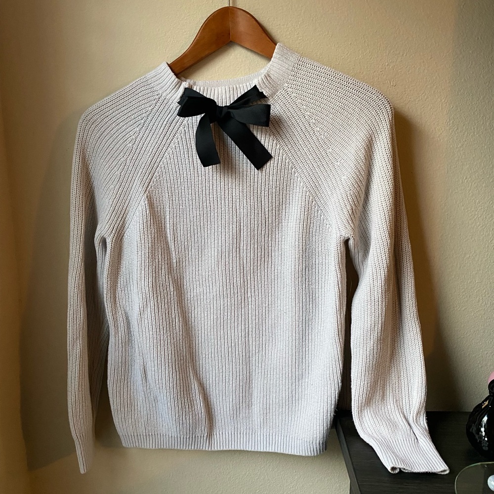 Sweater with cute bow